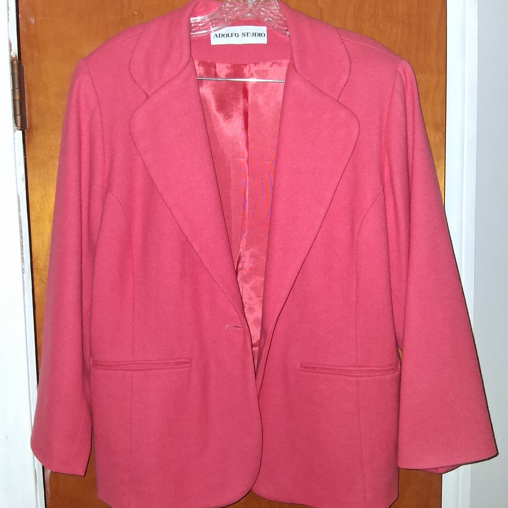 Elegant Women's Pink 100% Wool Blazer